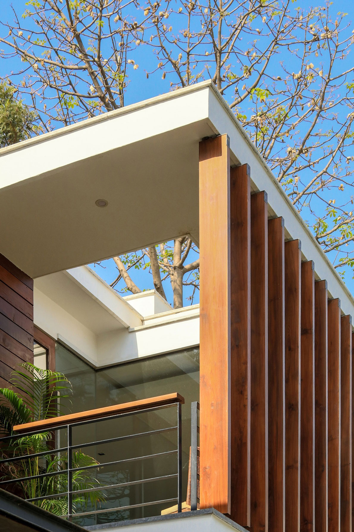 A Stylish Contemporary Home with Spacious Interiors in Chhatarpur, India by DADA & Partners (4)
