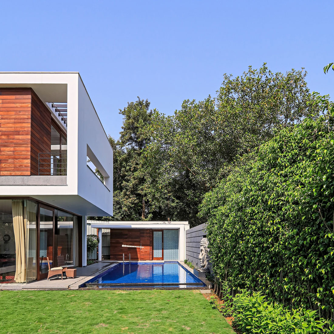 A Stylish Contemporary Home with Spacious Interiors in Chhatarpur, India by DADA & Partners (7)