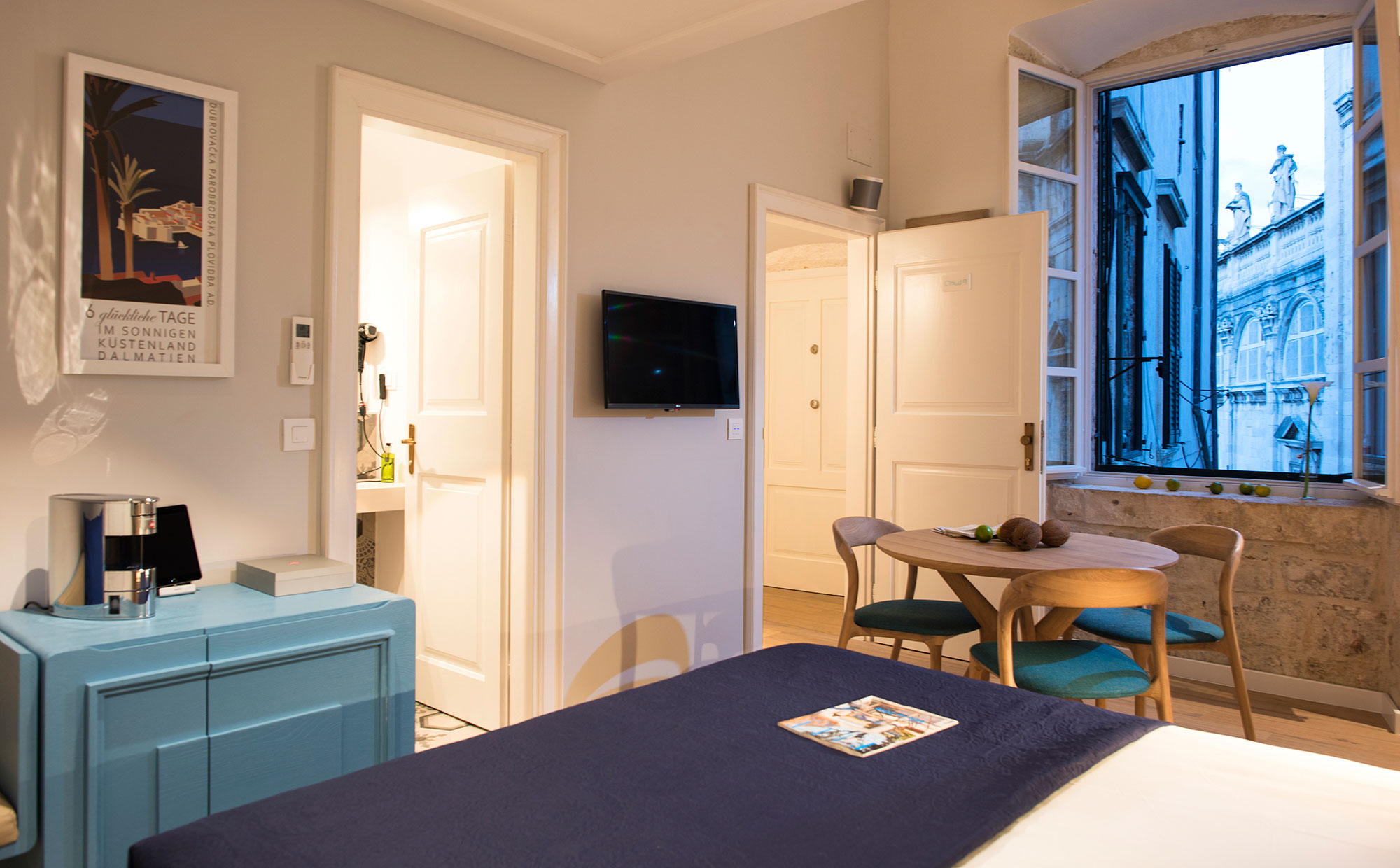 A Stylish Contemporary Home with Warm Atmosphere in Dubrovnik, Croatia by FO4A Architecture (14)