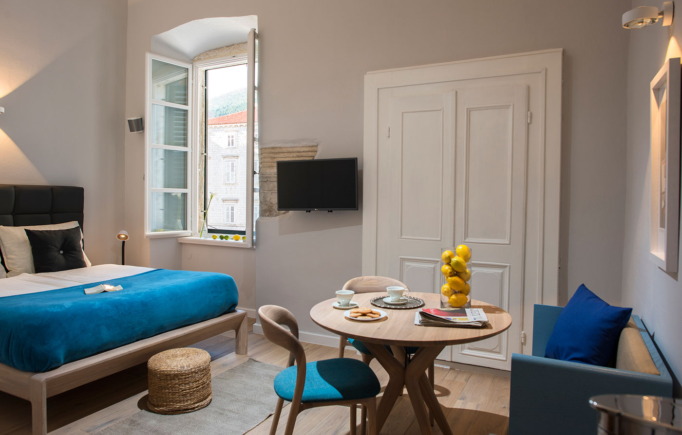 A Stylish Contemporary Home with Warm Atmosphere in Dubrovnik, Croatia by FO4A Architecture (2)