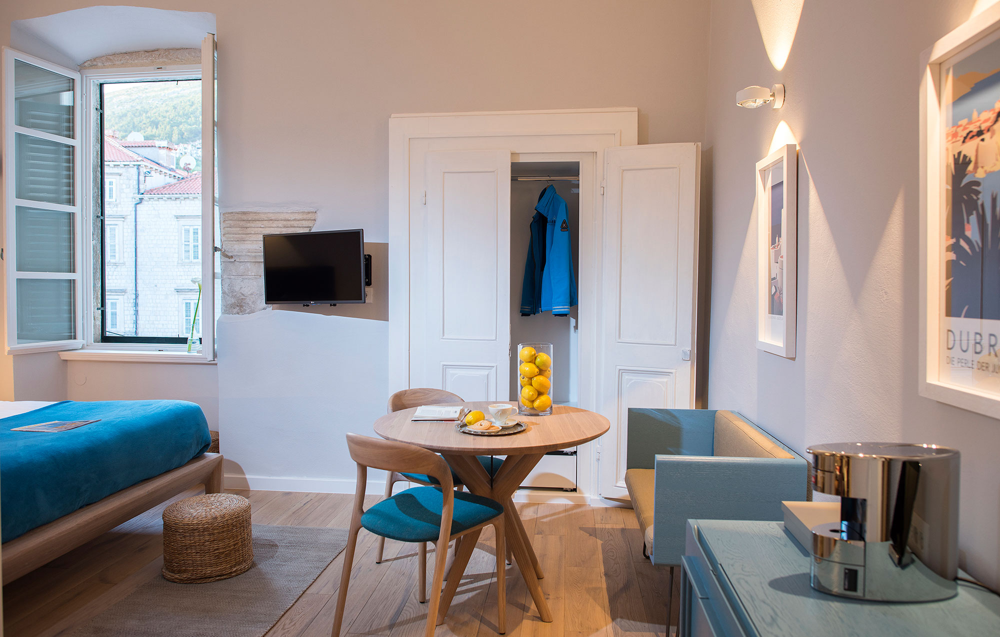 A Stylish Contemporary Home with Warm Atmosphere in Dubrovnik, Croatia by FO4A Architecture (3)