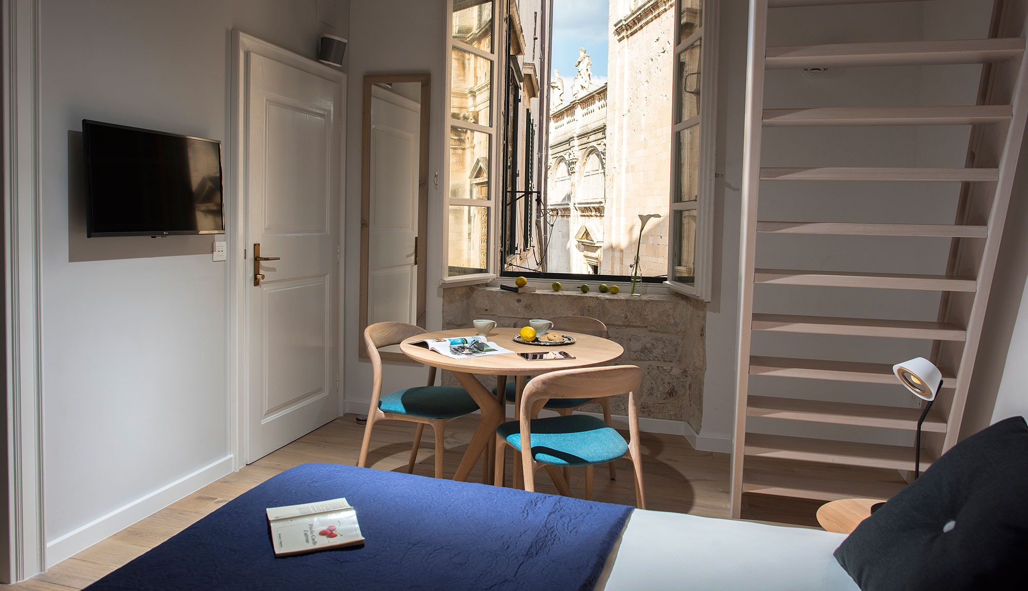 A Stylish Contemporary Home with Warm Atmosphere in Dubrovnik, Croatia by FO4A Architecture (6)