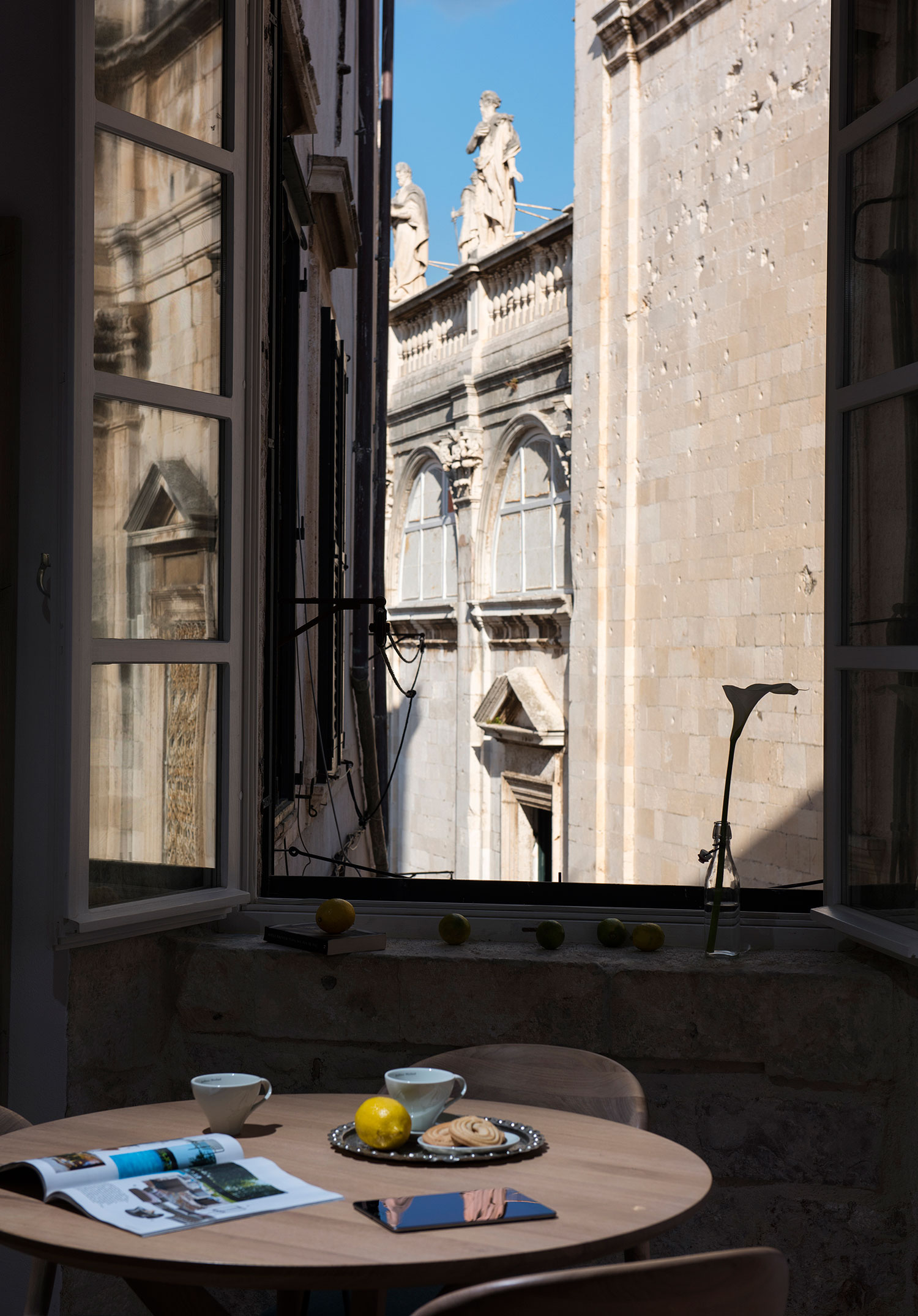 A Stylish Contemporary Home with Warm Atmosphere in Dubrovnik, Croatia by FO4A Architecture (7)