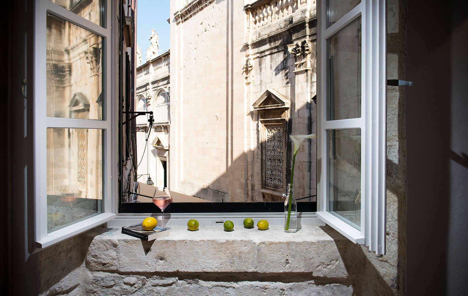 A Stylish Contemporary Home with Warm Atmosphere in Dubrovnik, Croatia by FO4A Architecture (8)