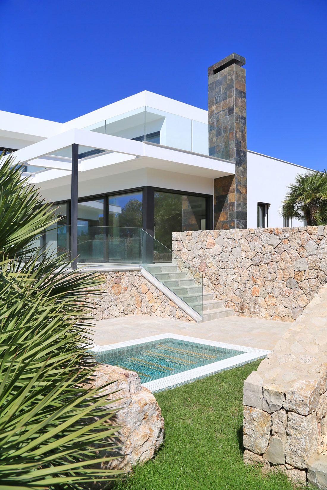 A Stylish Contemporary House in the Mediterranean Island of Mallorca, Spain by Andreas Hummel Architekt (2)