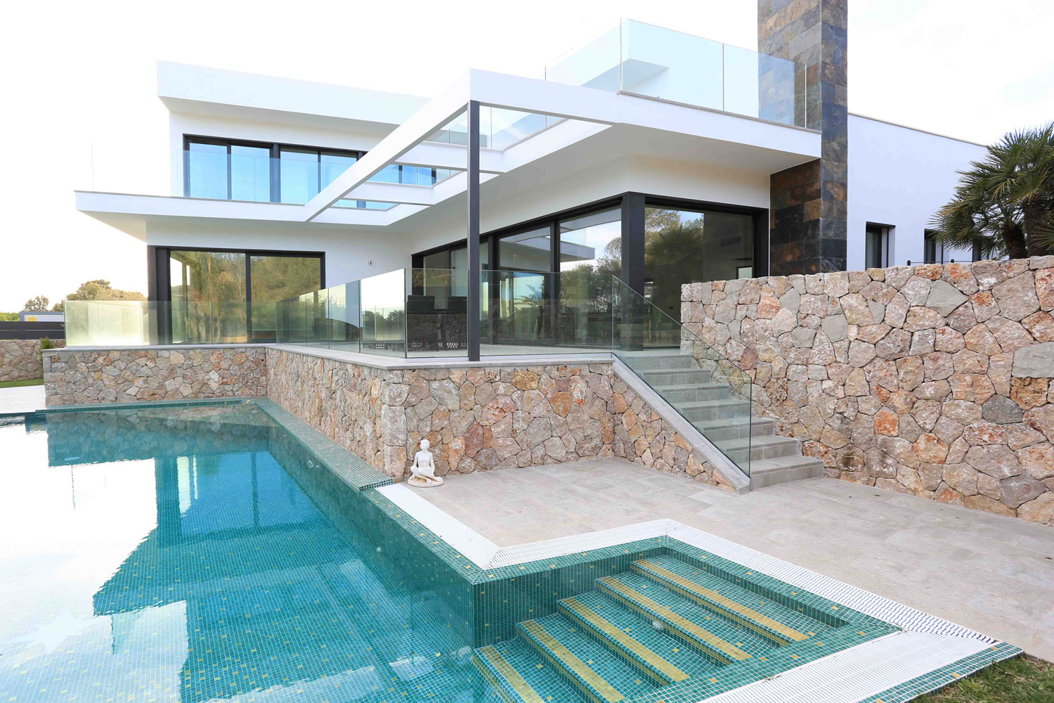 A Stylish Contemporary House in the Mediterranean Island of Mallorca, Spain by Andreas Hummel Architekt (3)