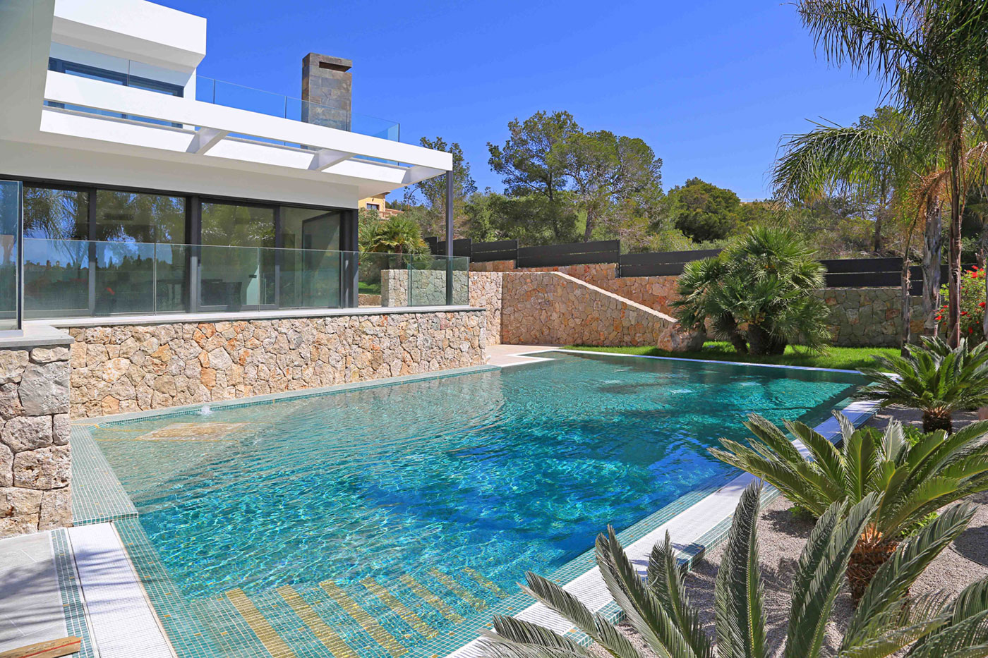 A Stylish Contemporary House in the Mediterranean Island of Mallorca, Spain by Andreas Hummel Architekt (4)