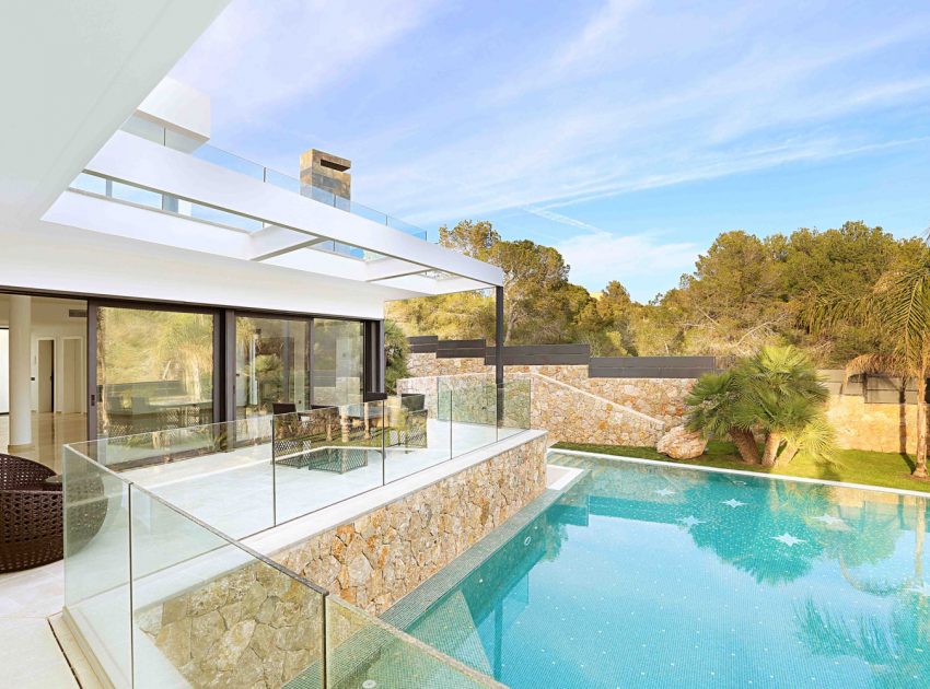 A Stylish Contemporary House in the Mediterranean Island of Mallorca, Spain by Andreas Hummel Architekt (8)