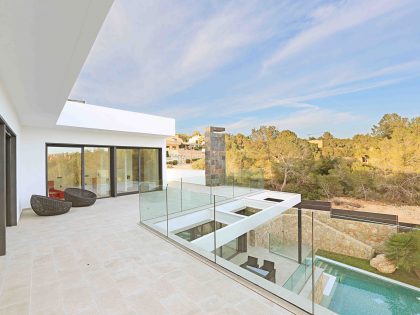 A Stylish Contemporary House in the Mediterranean Island of Mallorca, Spain by Andreas Hummel Architekt (9)