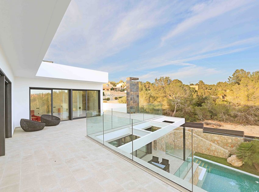 A Stylish Contemporary House in the Mediterranean Island of Mallorca, Spain by Andreas Hummel Architekt (9)