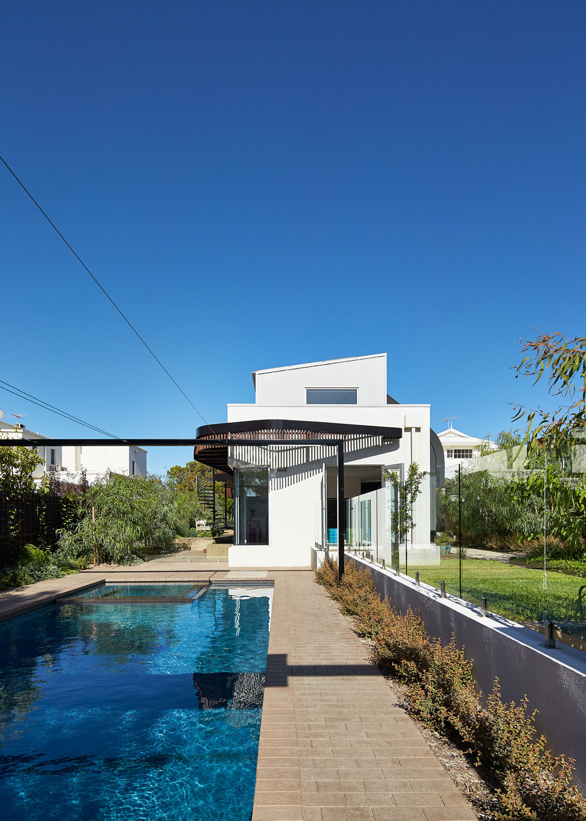 A Stylish Contemporary House with Stunning Character in Mosman Bay, Australia by Iredale Pedersen Hook Architects (10)