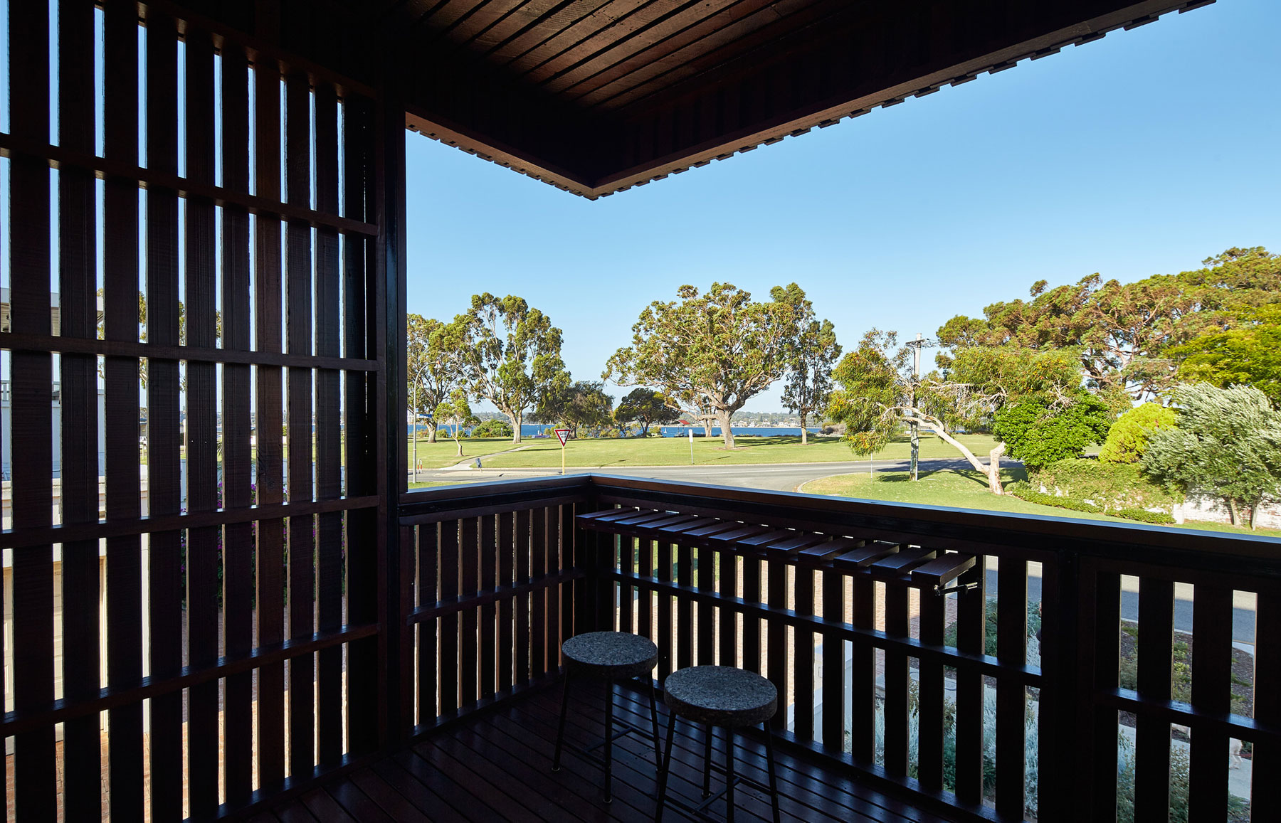 A Stylish Contemporary House with Stunning Character in Mosman Bay, Australia by Iredale Pedersen Hook Architects (12)