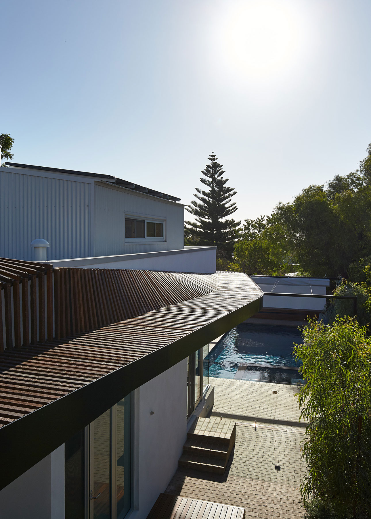 A Stylish Contemporary House with Stunning Character in Mosman Bay, Australia by Iredale Pedersen Hook Architects (13)