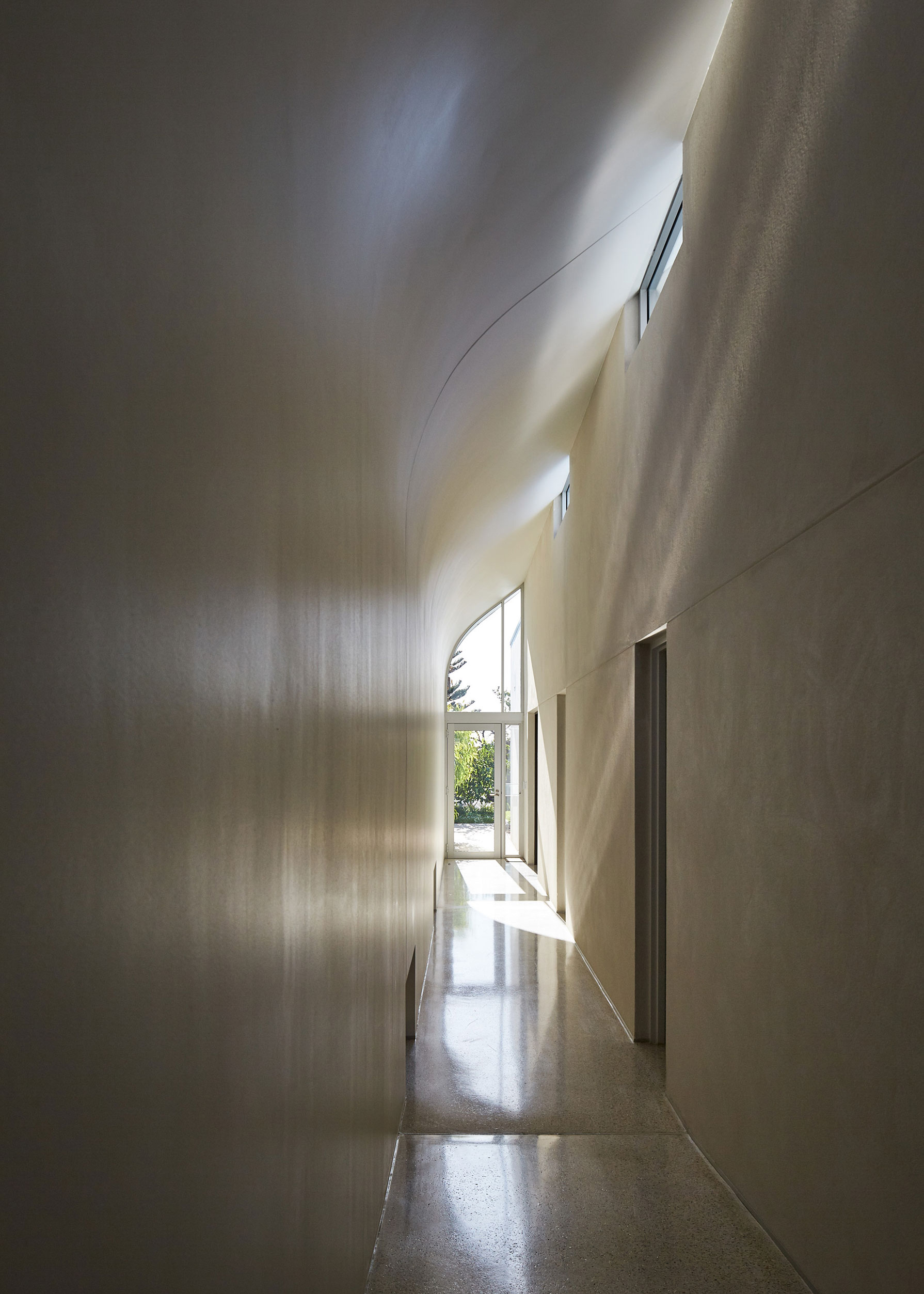 A Stylish Contemporary House with Stunning Character in Mosman Bay, Australia by Iredale Pedersen Hook Architects (17)