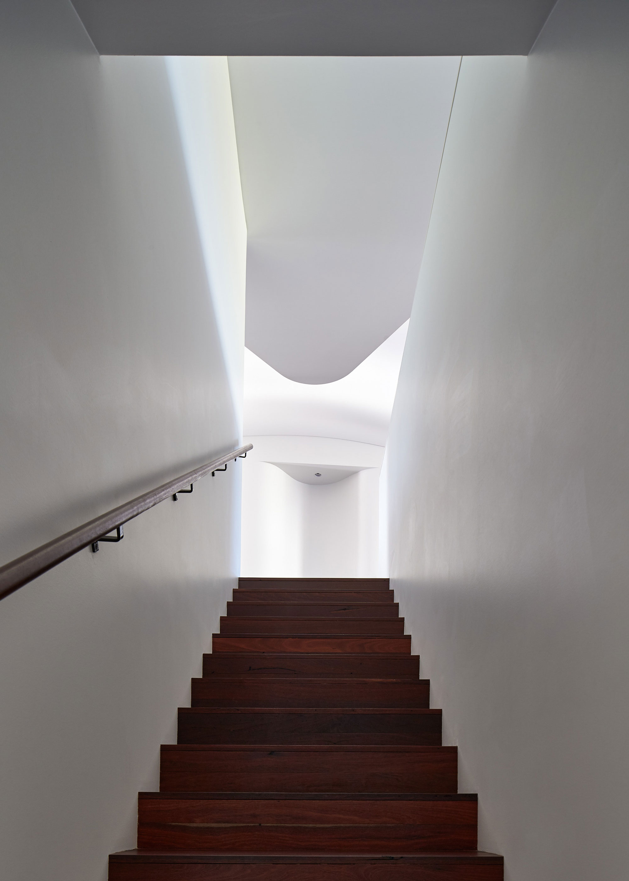 A Stylish Contemporary House with Stunning Character in Mosman Bay, Australia by Iredale Pedersen Hook Architects (27)