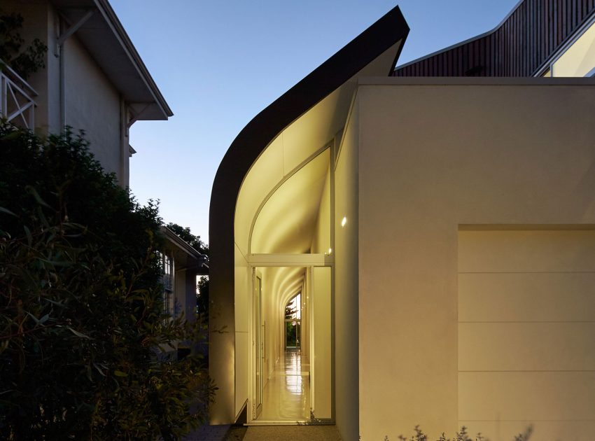A Stylish Contemporary House with Stunning Character in Mosman Bay, Australia by Iredale Pedersen Hook Architects (37)