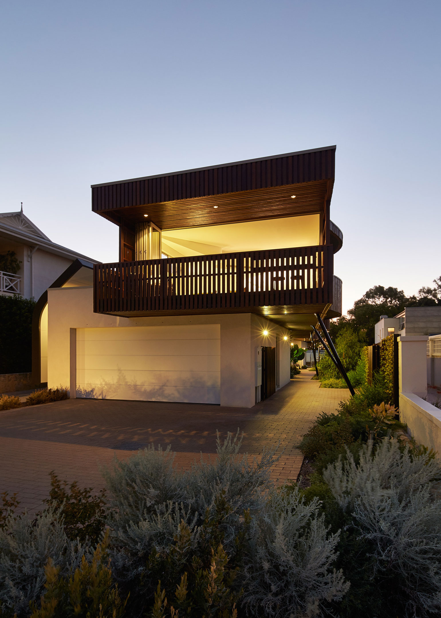 A Stylish Contemporary House with Stunning Character in Mosman Bay, Australia by Iredale Pedersen Hook Architects (39)