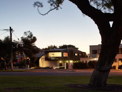 A Stylish Contemporary House with Stunning Character in Mosman Bay, Australia by Iredale Pedersen Hook Architects (40)