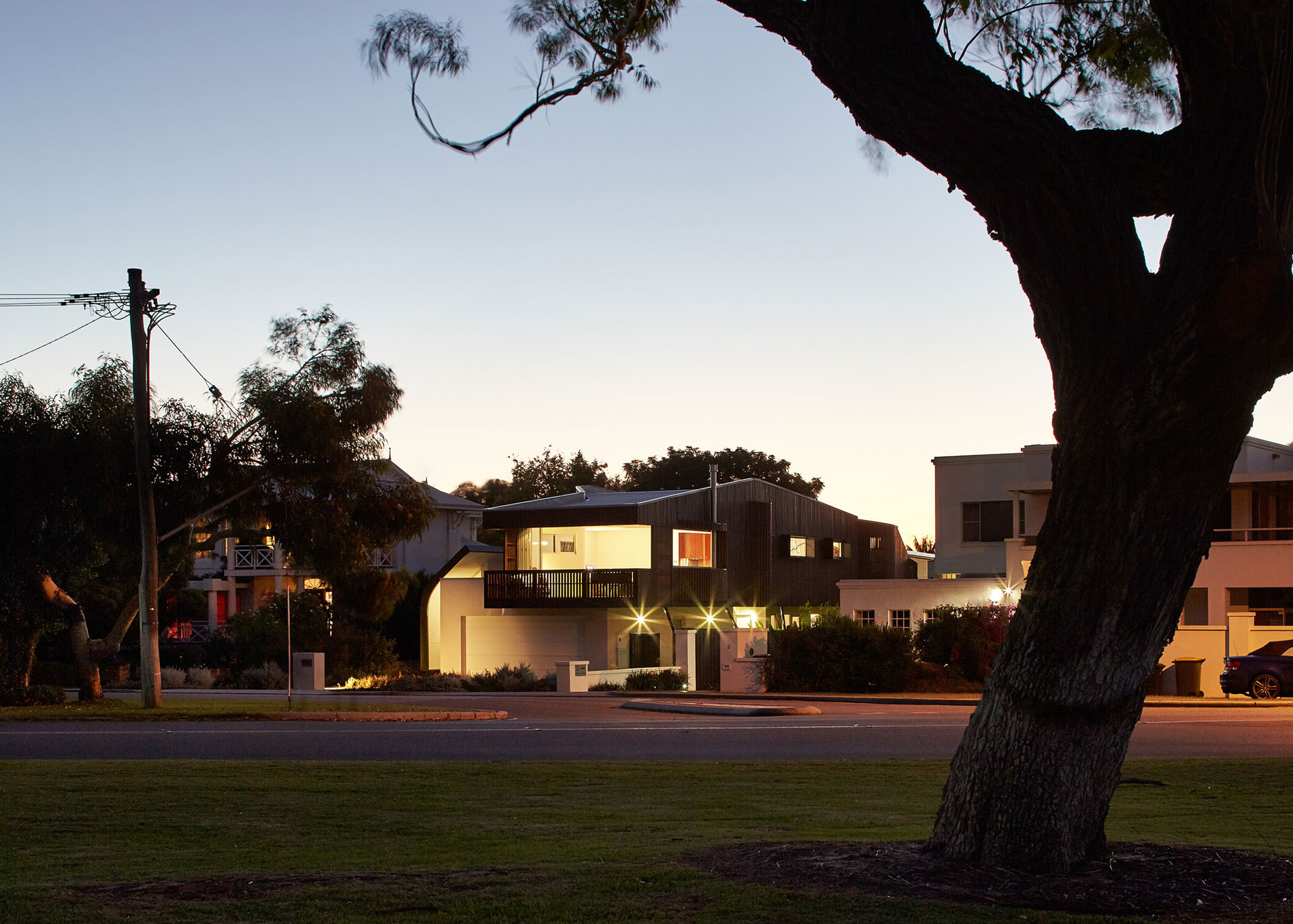 A Stylish Contemporary House with Stunning Character in Mosman Bay, Australia by Iredale Pedersen Hook Architects (40)