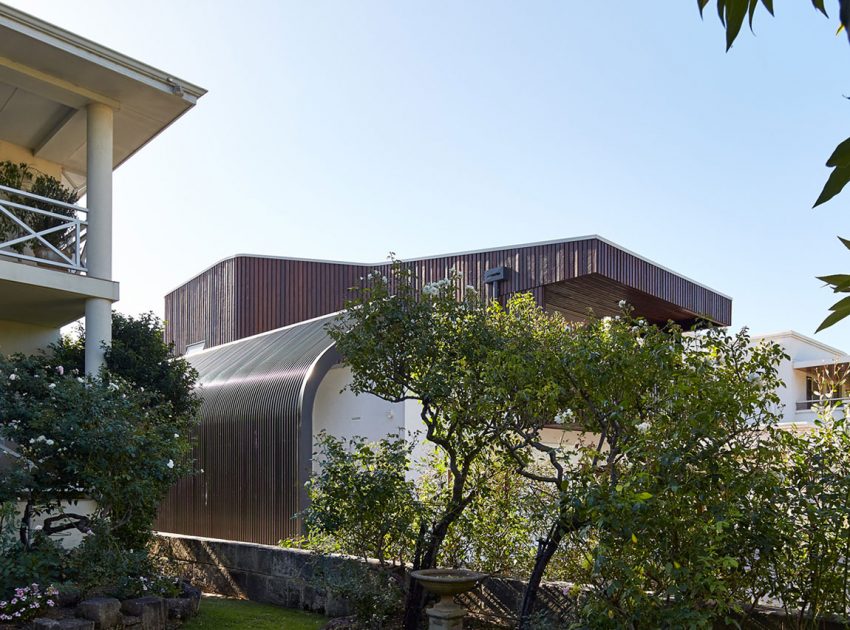 A Stylish Contemporary House with Stunning Character in Mosman Bay, Australia by Iredale Pedersen Hook Architects (6)