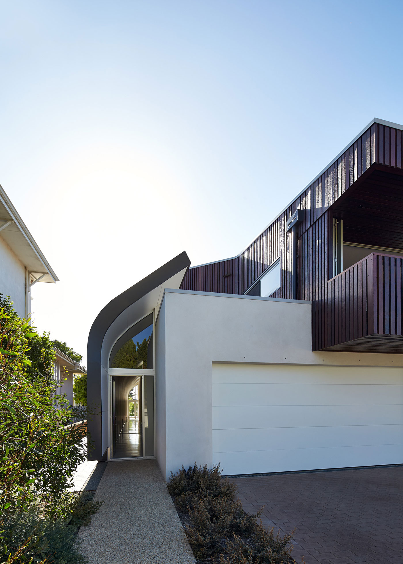 A Stylish Contemporary House with Stunning Character in Mosman Bay, Australia by Iredale Pedersen Hook Architects (8)