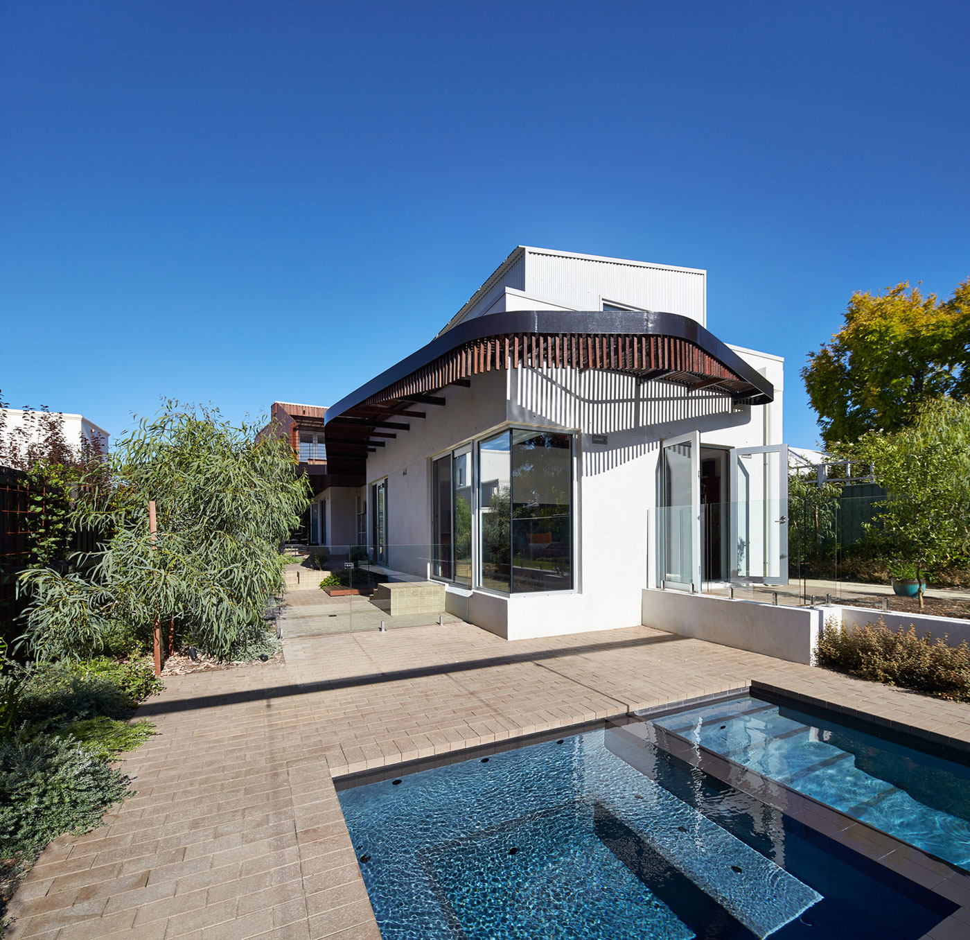 A Stylish Contemporary House with Stunning Character in Mosman Bay, Australia by Iredale Pedersen Hook Architects (9)