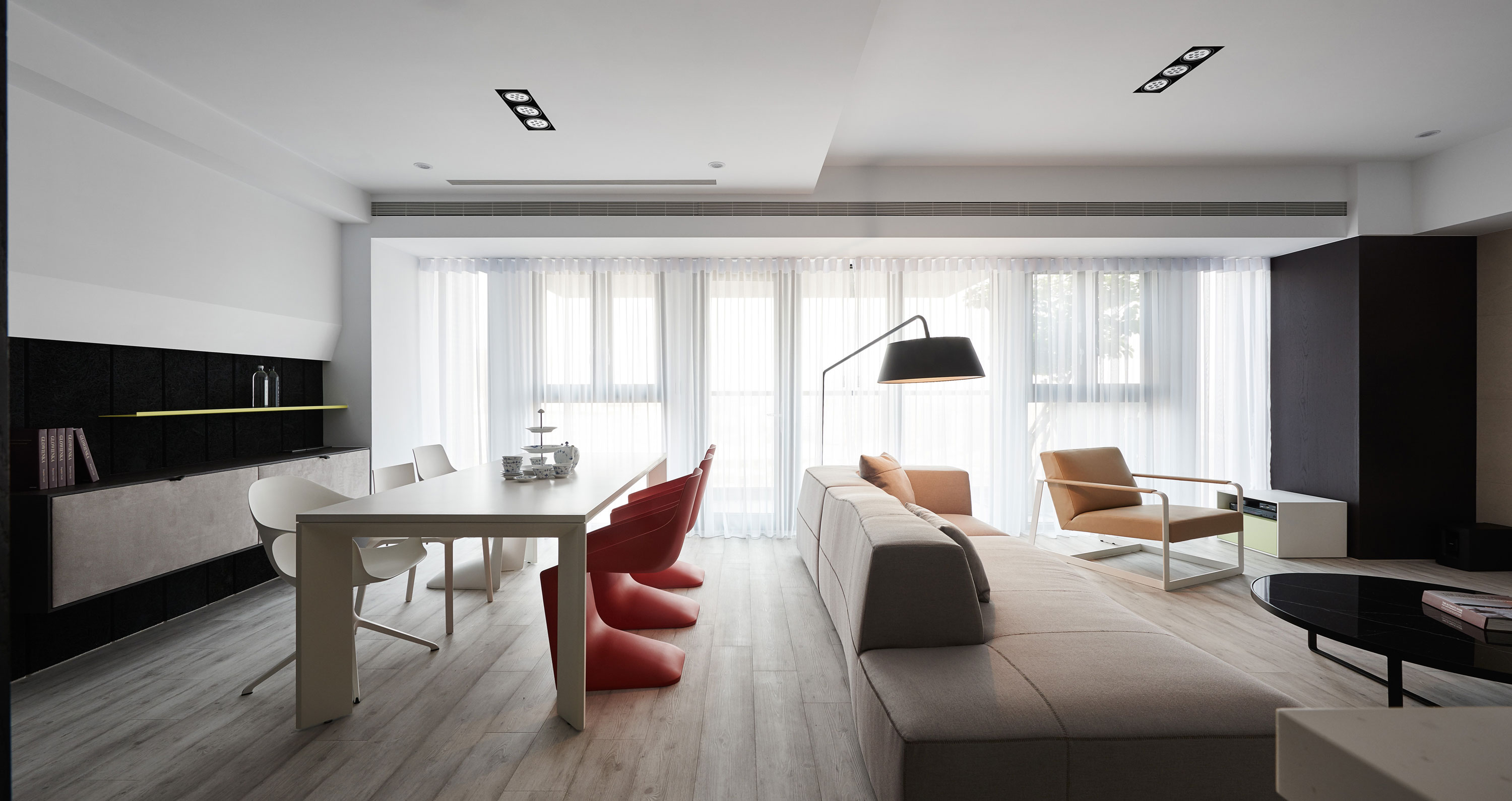 A Stylish Parisian-Inspired Apartment with Simple and Modern Touches in Taichung, Taiwan by Z-AXIS DESIGN (11)