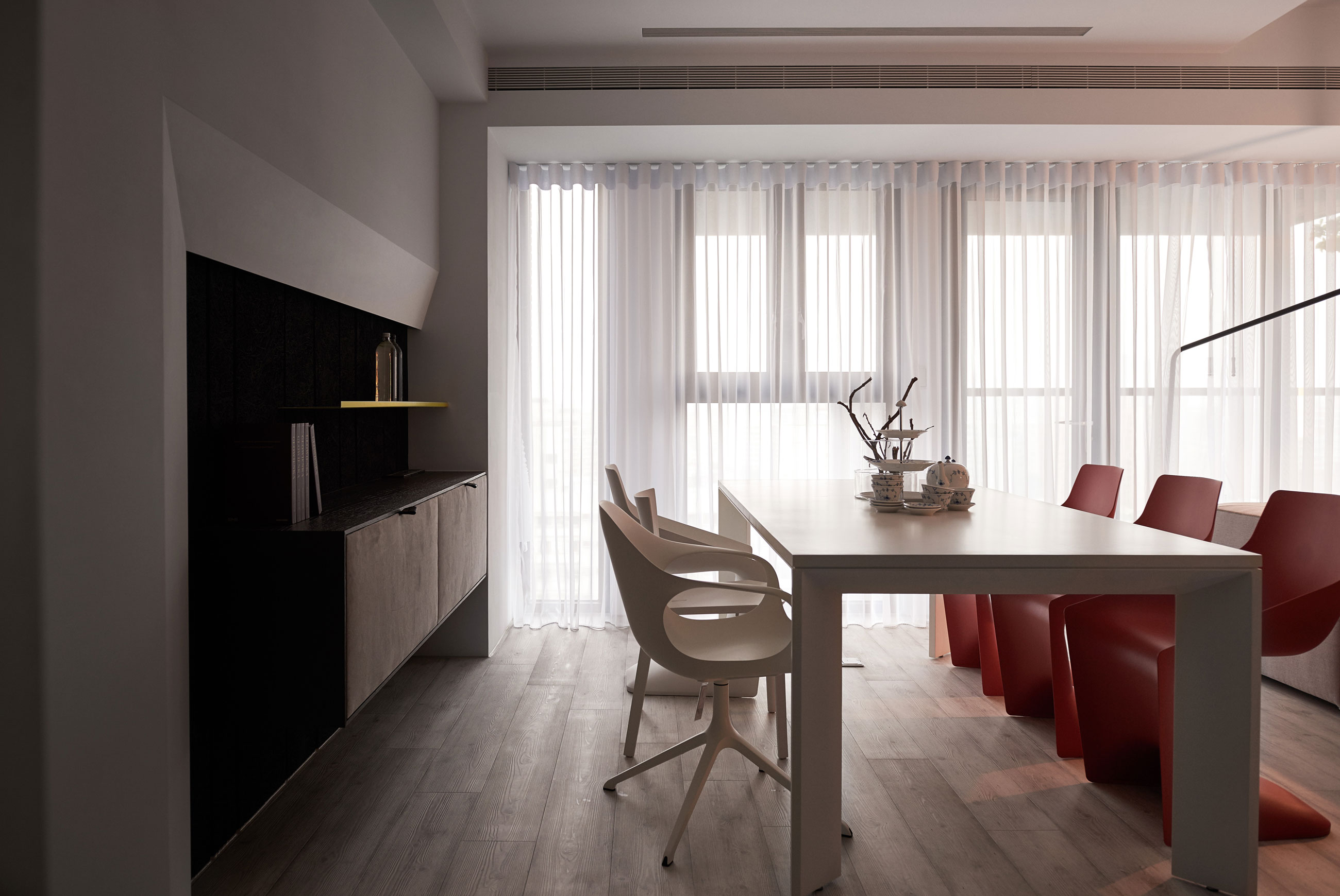 A Stylish Parisian-Inspired Apartment with Simple and Modern Touches in Taichung, Taiwan by Z-AXIS DESIGN (12)