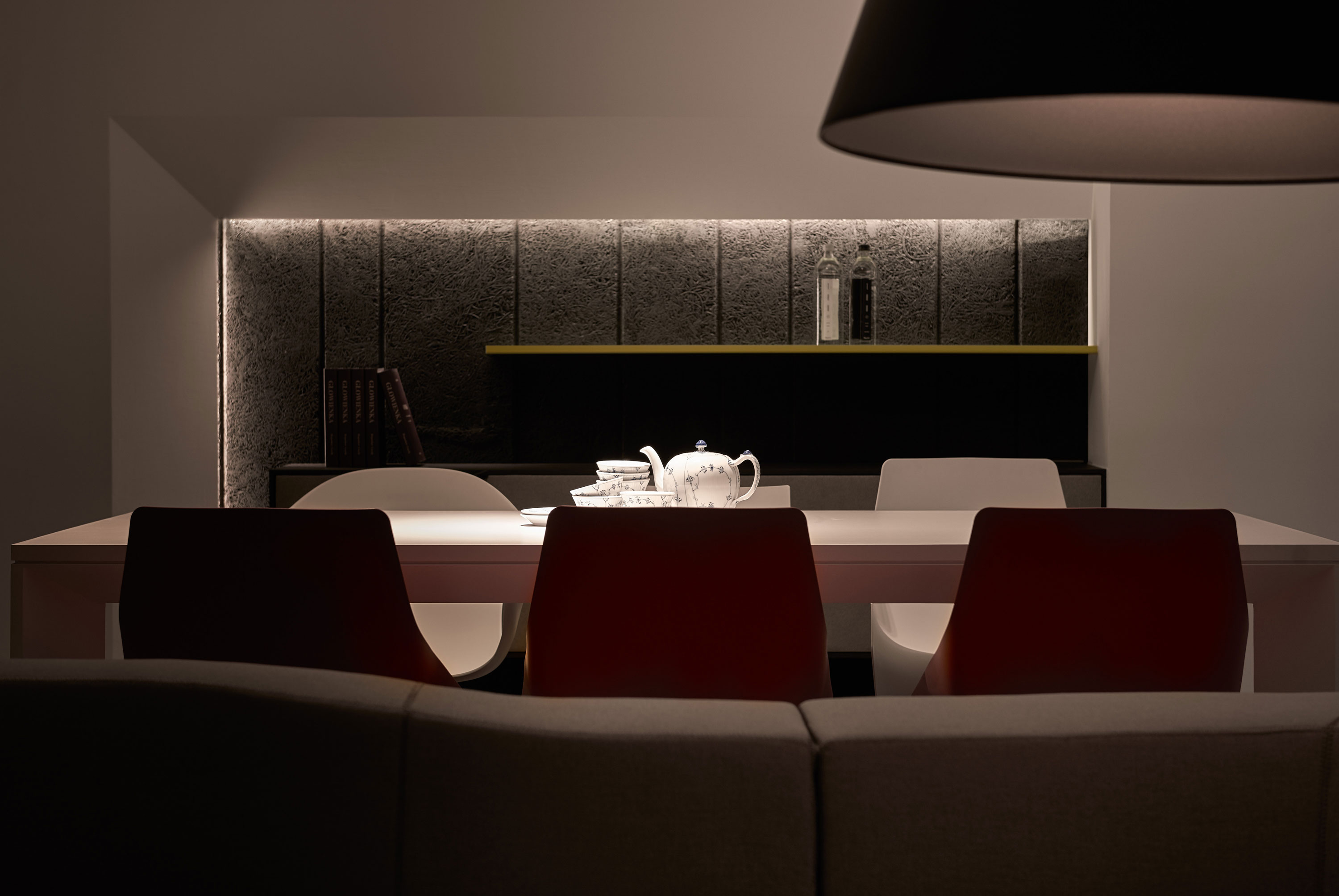 A Stylish Parisian-Inspired Apartment with Simple and Modern Touches in Taichung, Taiwan by Z-AXIS DESIGN (16)