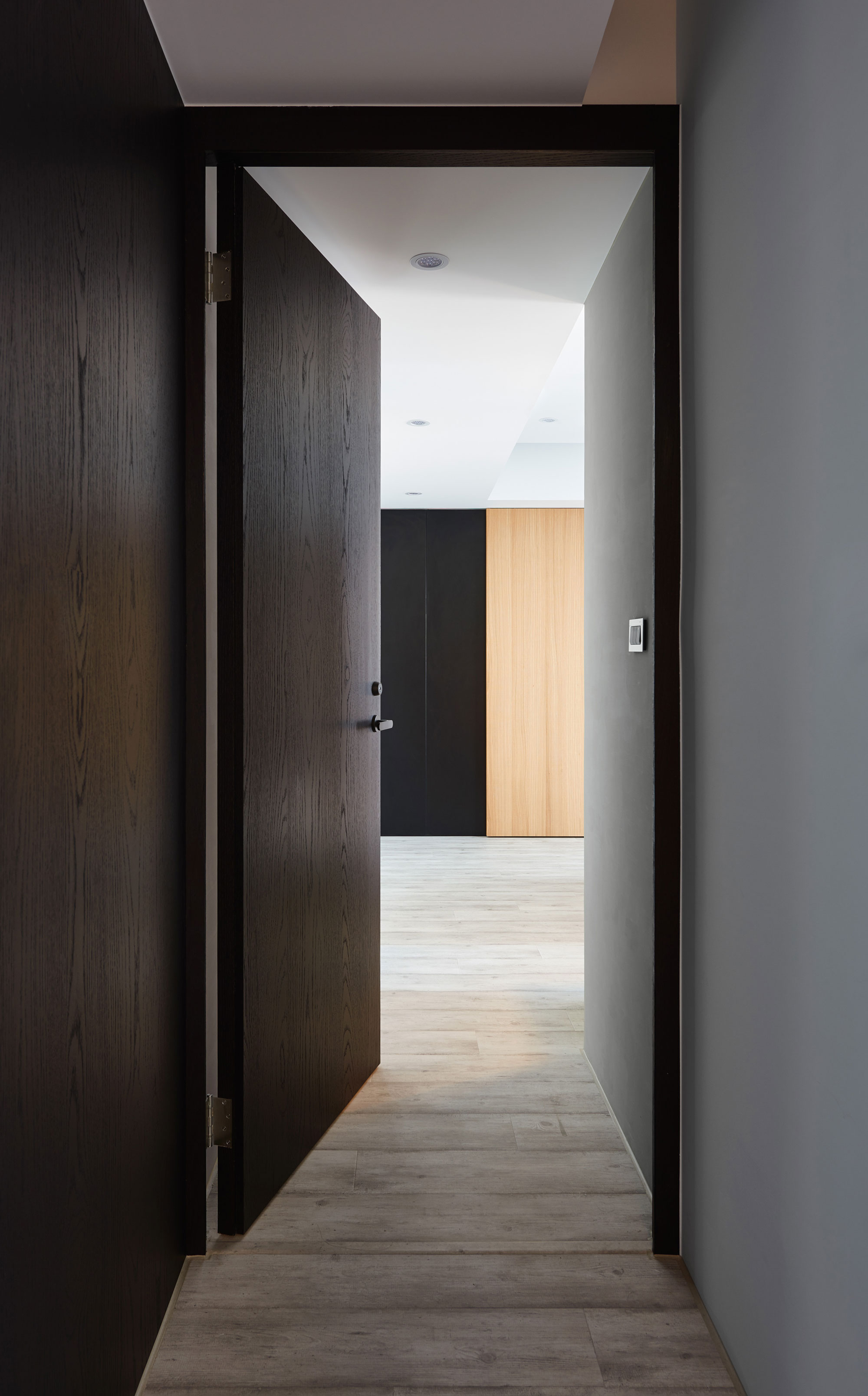 A Stylish Parisian-Inspired Apartment with Simple and Modern Touches in Taichung, Taiwan by Z-AXIS DESIGN (18)