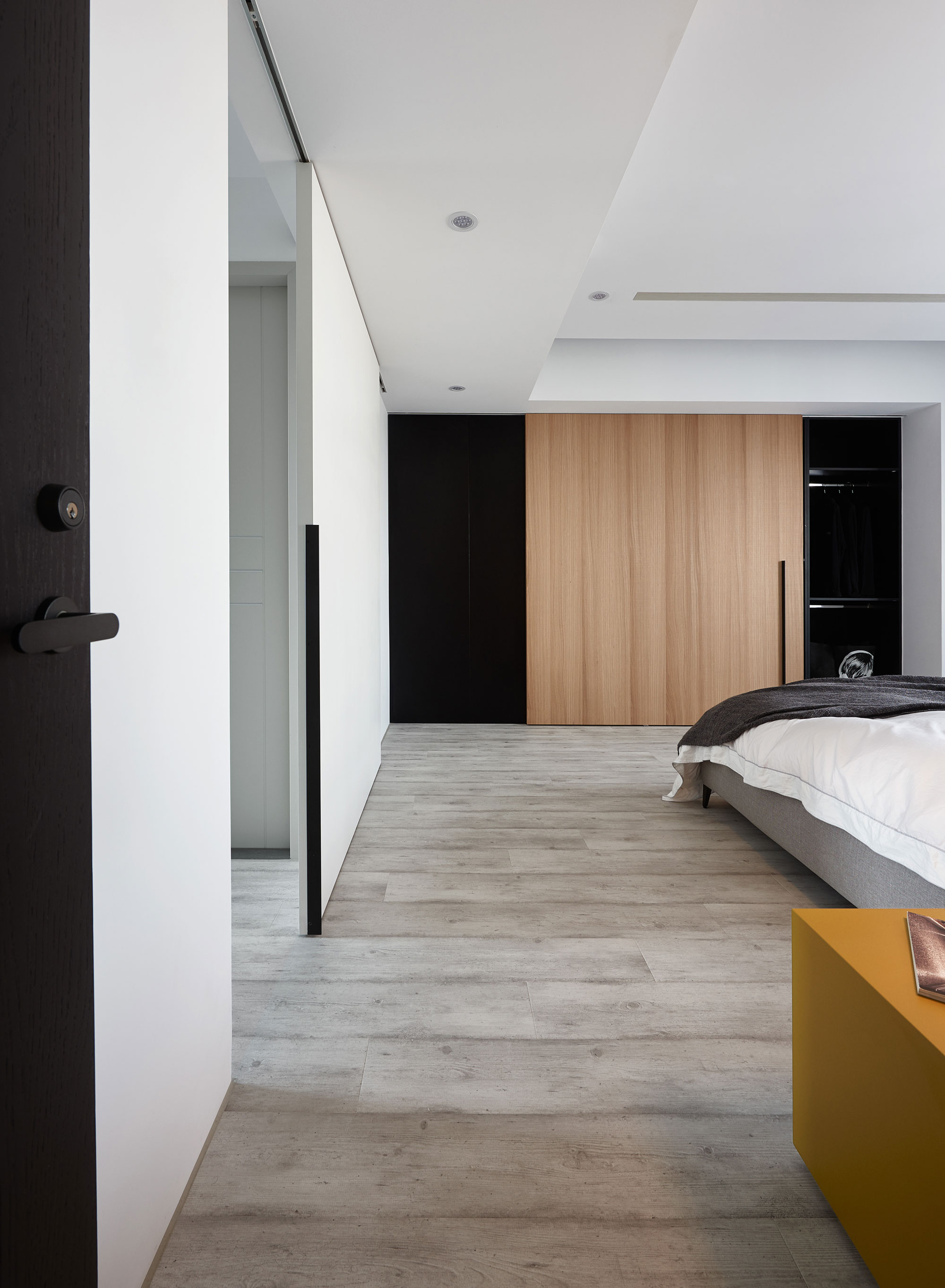 A Stylish Parisian-Inspired Apartment with Simple and Modern Touches in Taichung, Taiwan by Z-AXIS DESIGN (19)