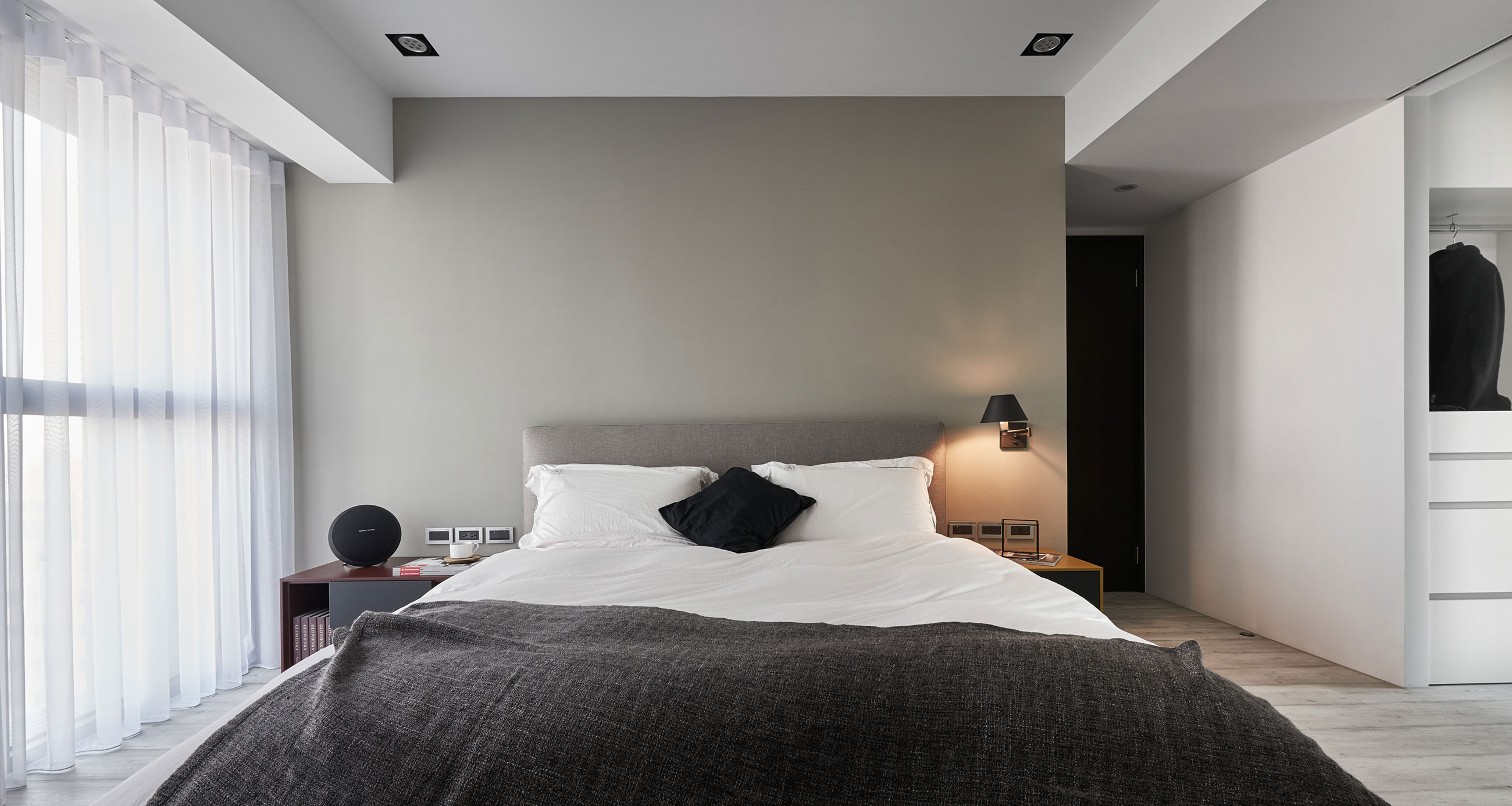 A Stylish Parisian-Inspired Apartment with Simple and Modern Touches in Taichung, Taiwan by Z-AXIS DESIGN (23)