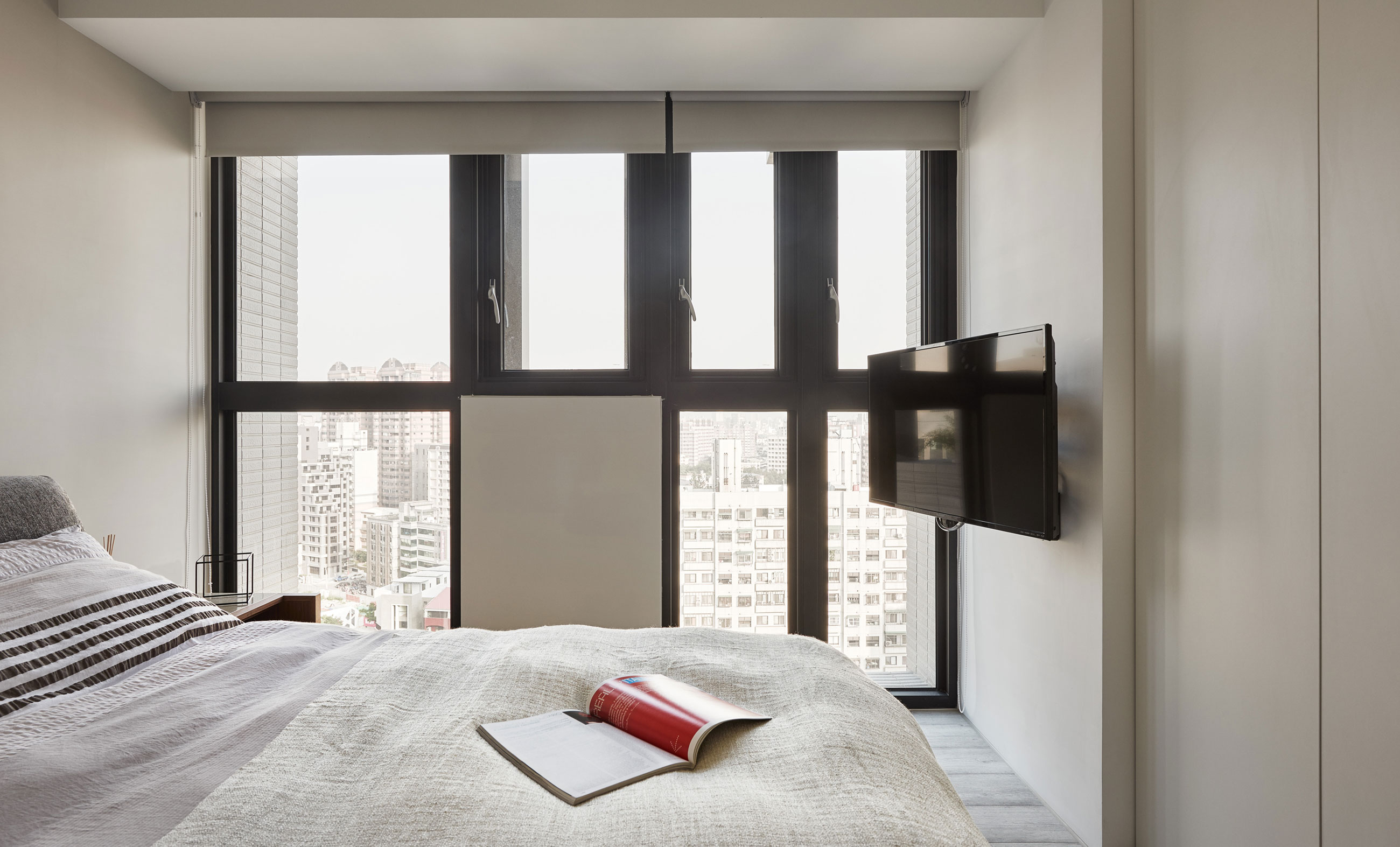 A Stylish Parisian-Inspired Apartment with Simple and Modern Touches in Taichung, Taiwan by Z-AXIS DESIGN (29)