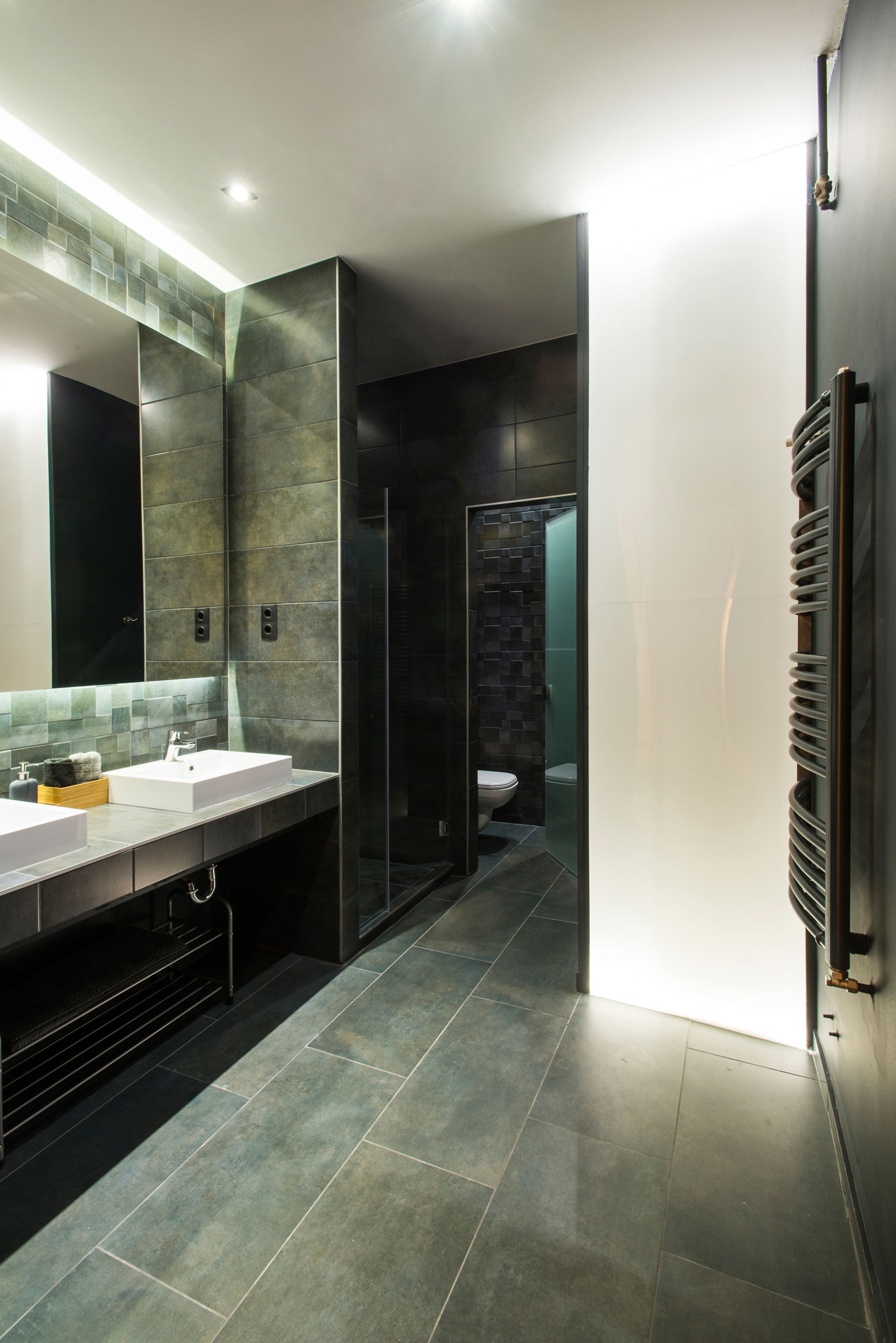 A Stylish Modern Two-Bedroom Apartment with Industrial Features in Budapest, Hungary by Gasparbonta (17)