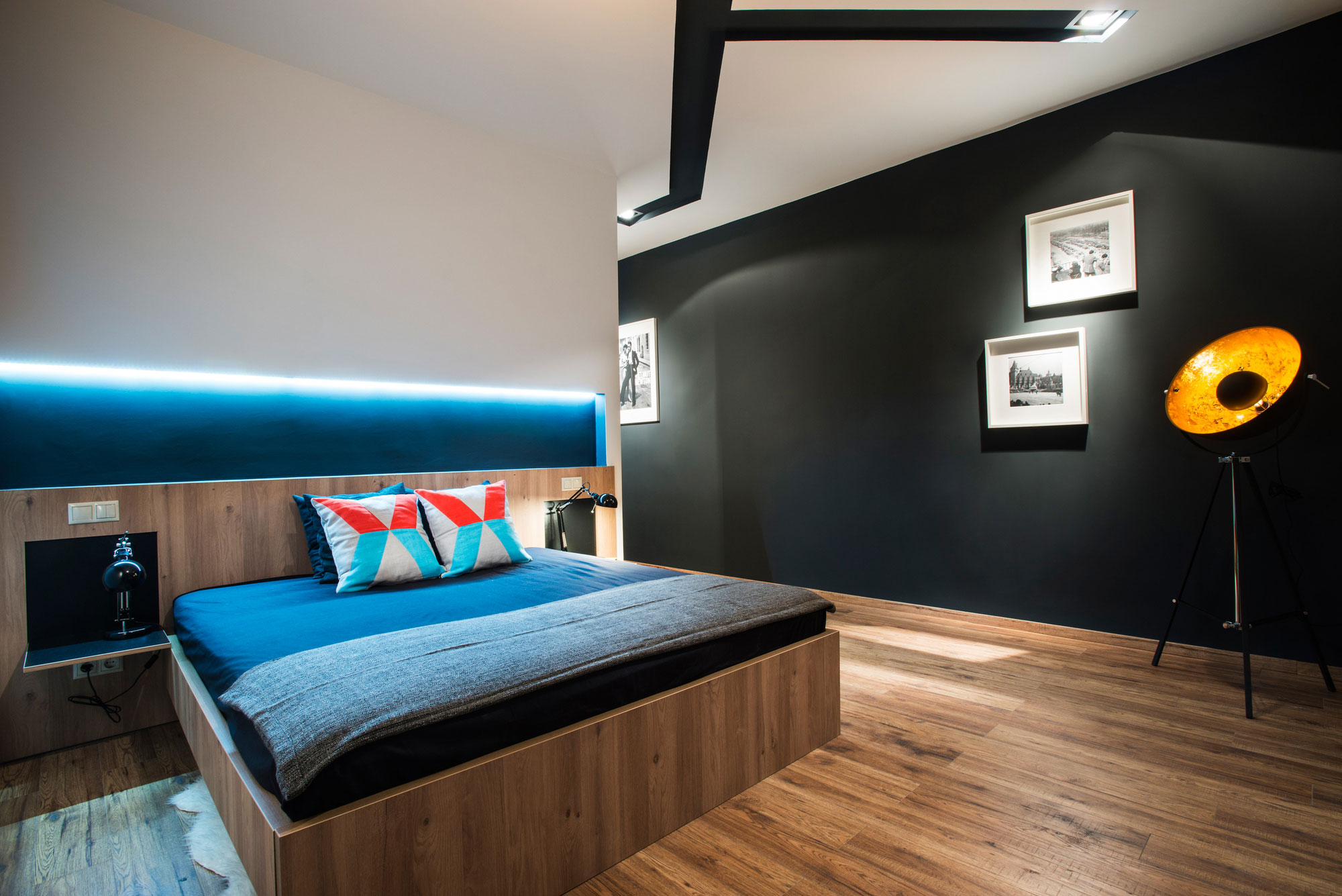A Stylish Modern Two-Bedroom Apartment with Industrial Features in Budapest, Hungary by Gasparbonta (19)