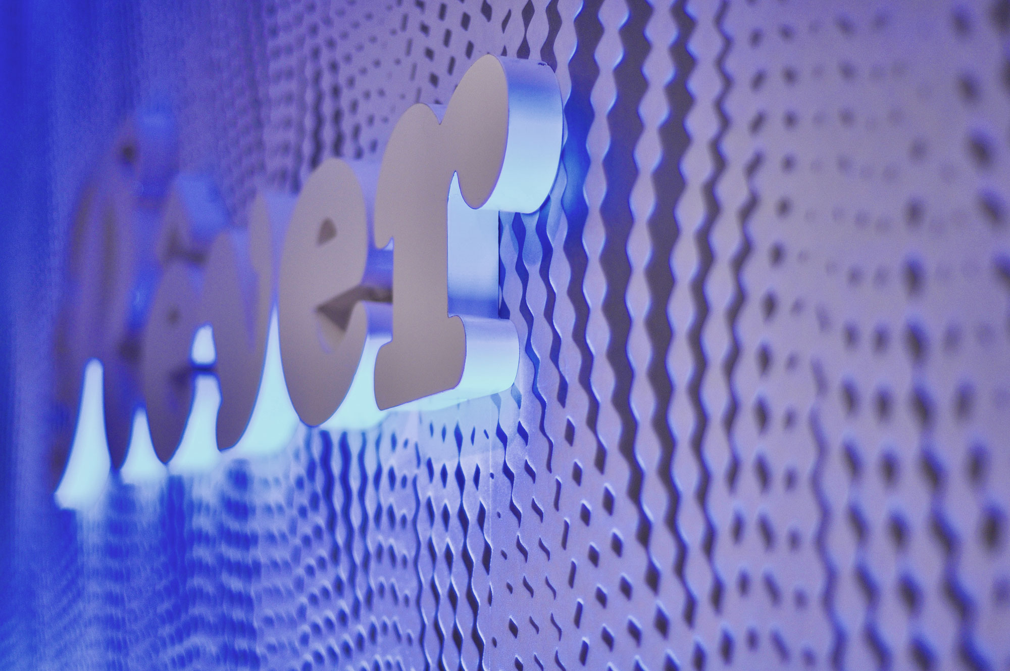 A Stylish and Bright Modern Home for a Young Woman and Her Daughter in Perm, Russia by Allarts Design (11)