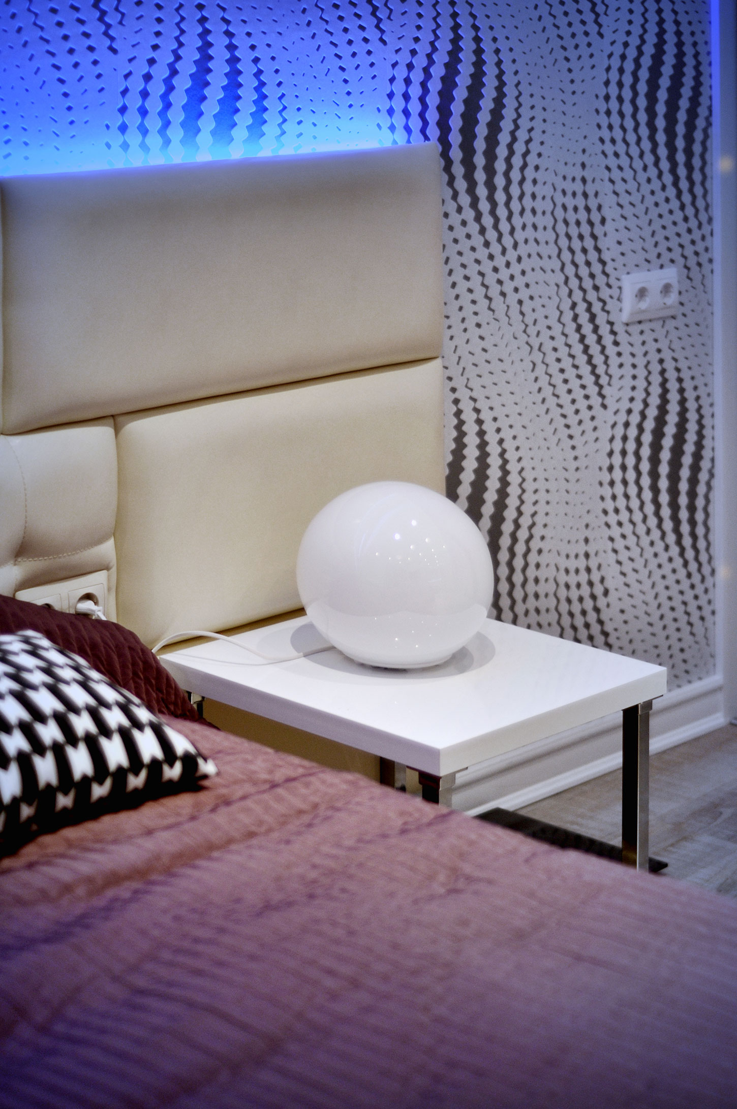 A Stylish and Bright Modern Home for a Young Woman and Her Daughter in Perm, Russia by Allarts Design (13)