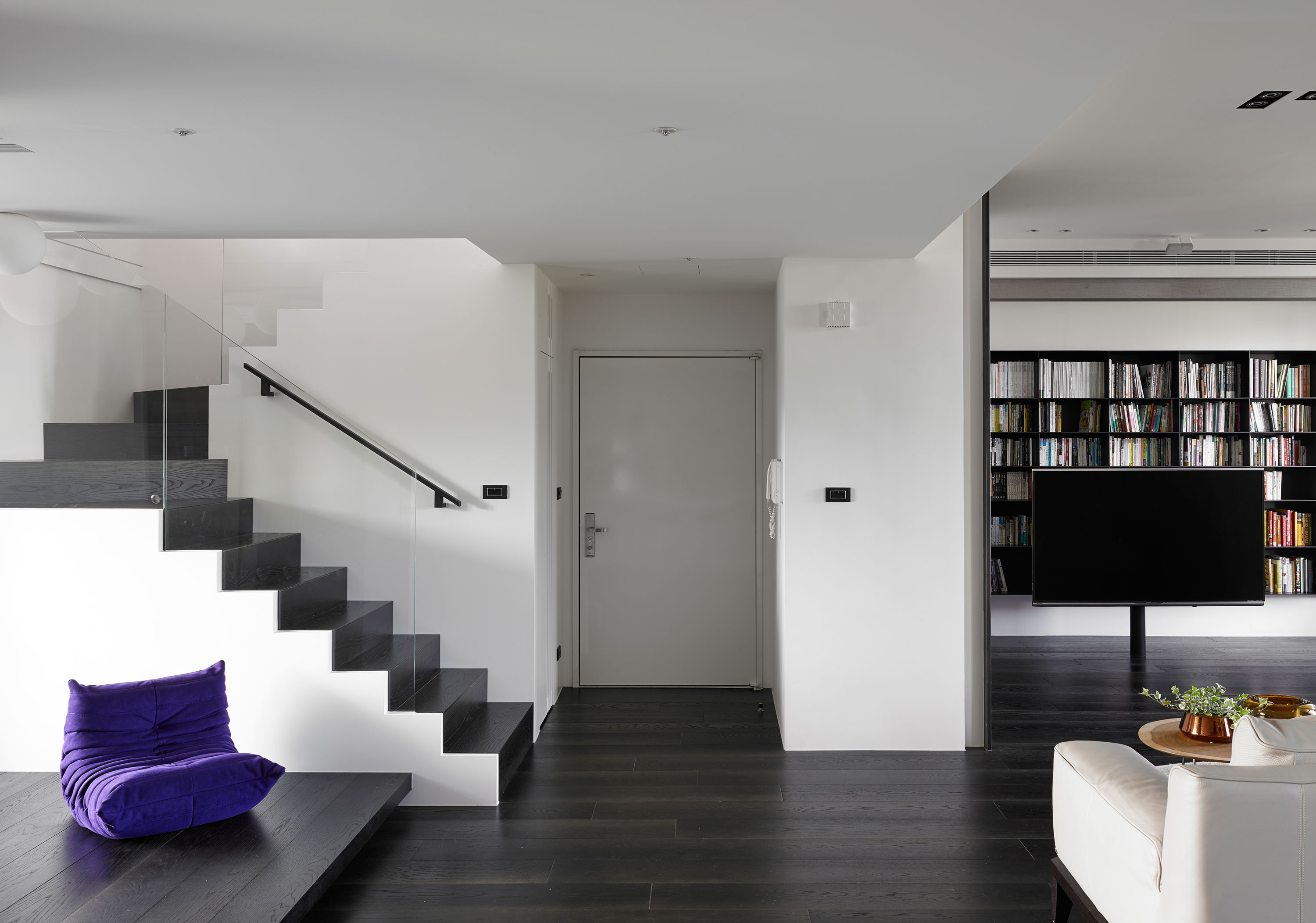 A Stylish and Colorful Apartment in a High-Rise in Taipei, Taiwan by Ganna Design (1)