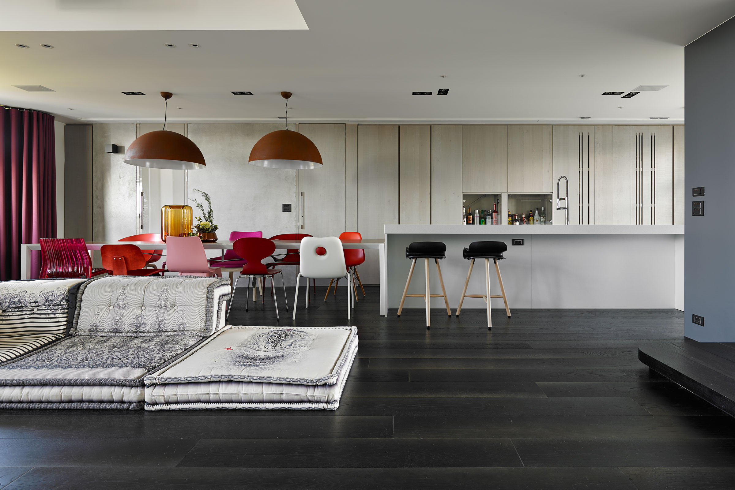 A Stylish and Colorful Apartment in a High-Rise in Taipei, Taiwan by Ganna Design (2)