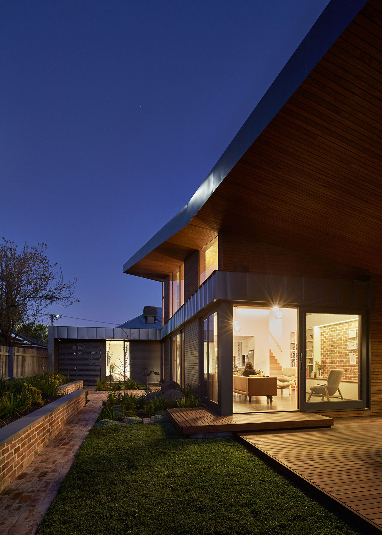 A Stylish and Functional Family Home in Melbourne, Australia by Guild Architects (16)