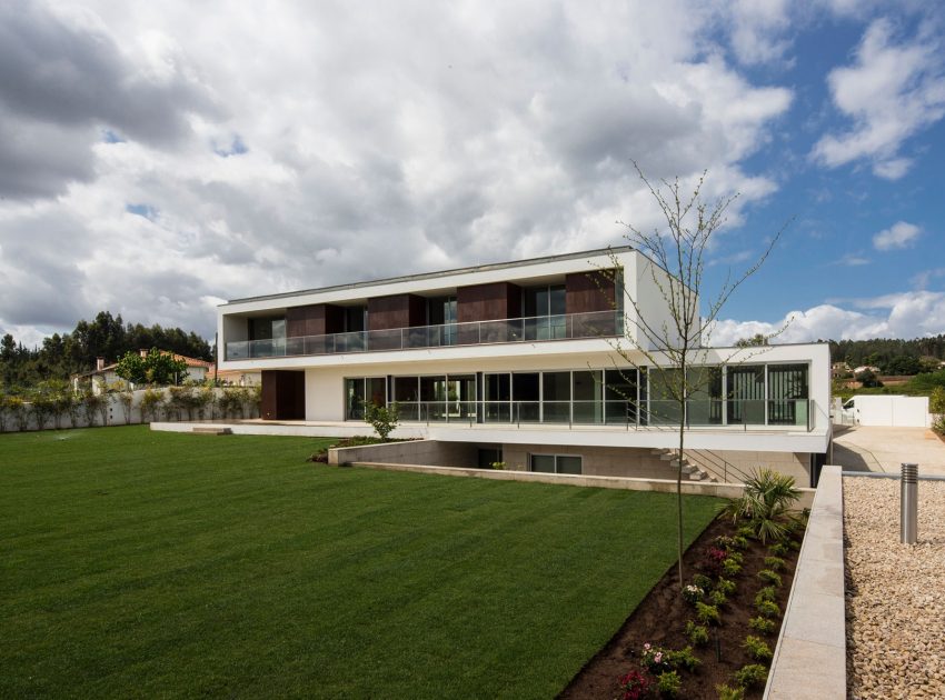 A Stylish and Functional Modern Home with a Luminous Character in Anadia, Portugal by Atelier d’Arquitectura J. A. Lopes da Costa (1)