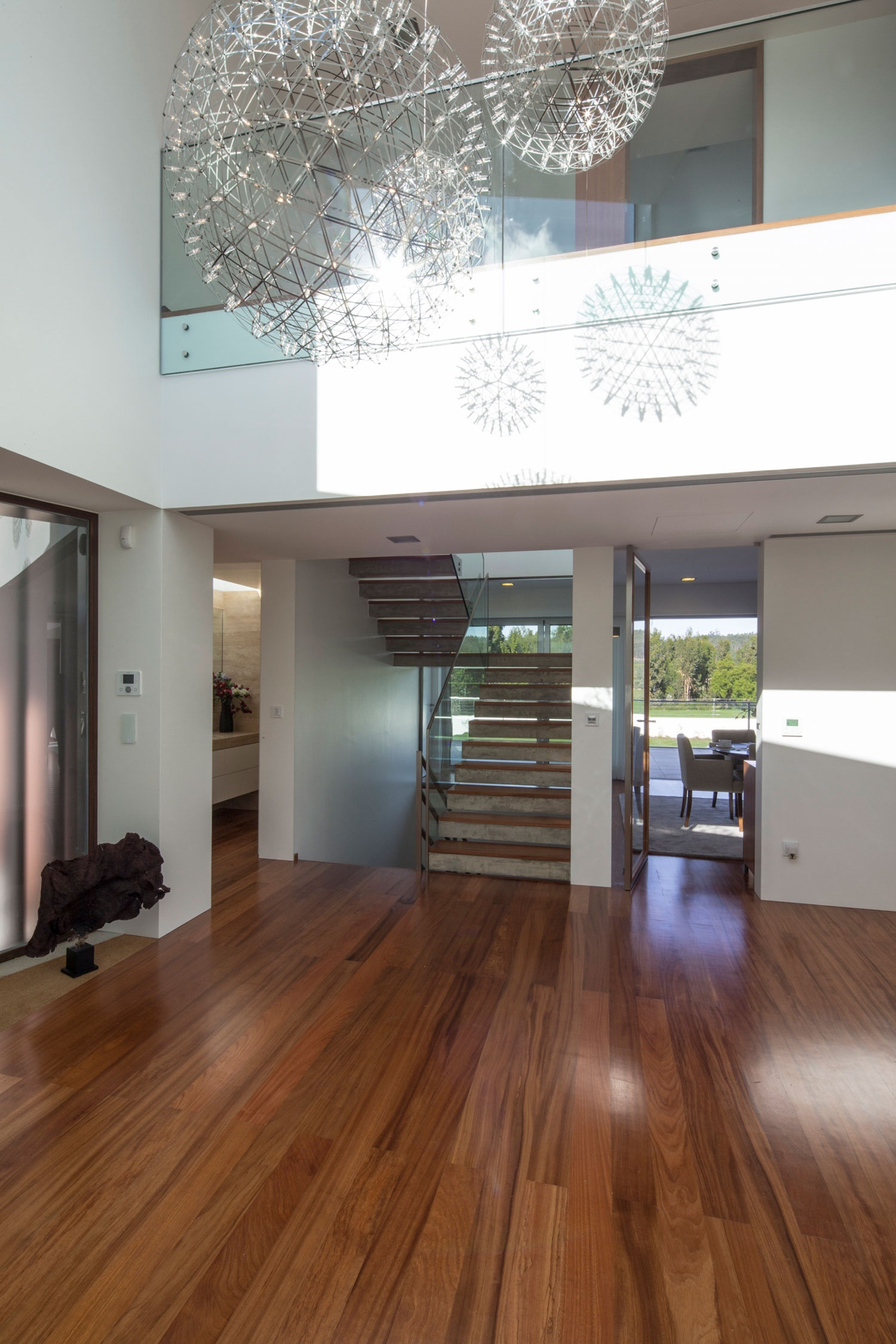 A Stylish and Functional Modern Home with a Luminous Character in Anadia, Portugal by Atelier d’Arquitectura J. A. Lopes da Costa (11)