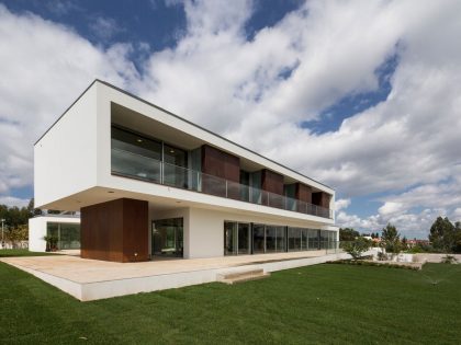 A Stylish and Functional Modern Home with a Luminous Character in Anadia, Portugal by Atelier d’Arquitectura J. A. Lopes da Costa (2)