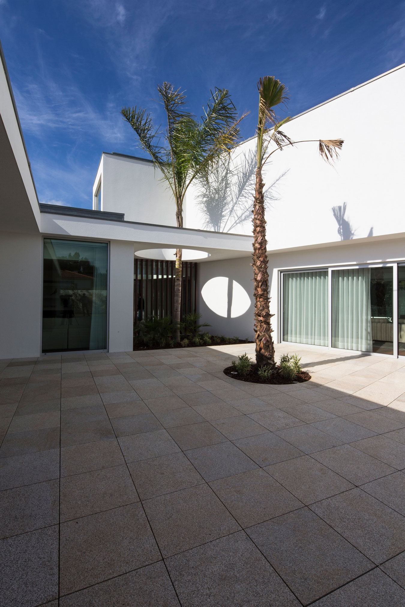 A Stylish and Functional Modern Home with a Luminous Character in Anadia, Portugal by Atelier d’Arquitectura J. A. Lopes da Costa (5)