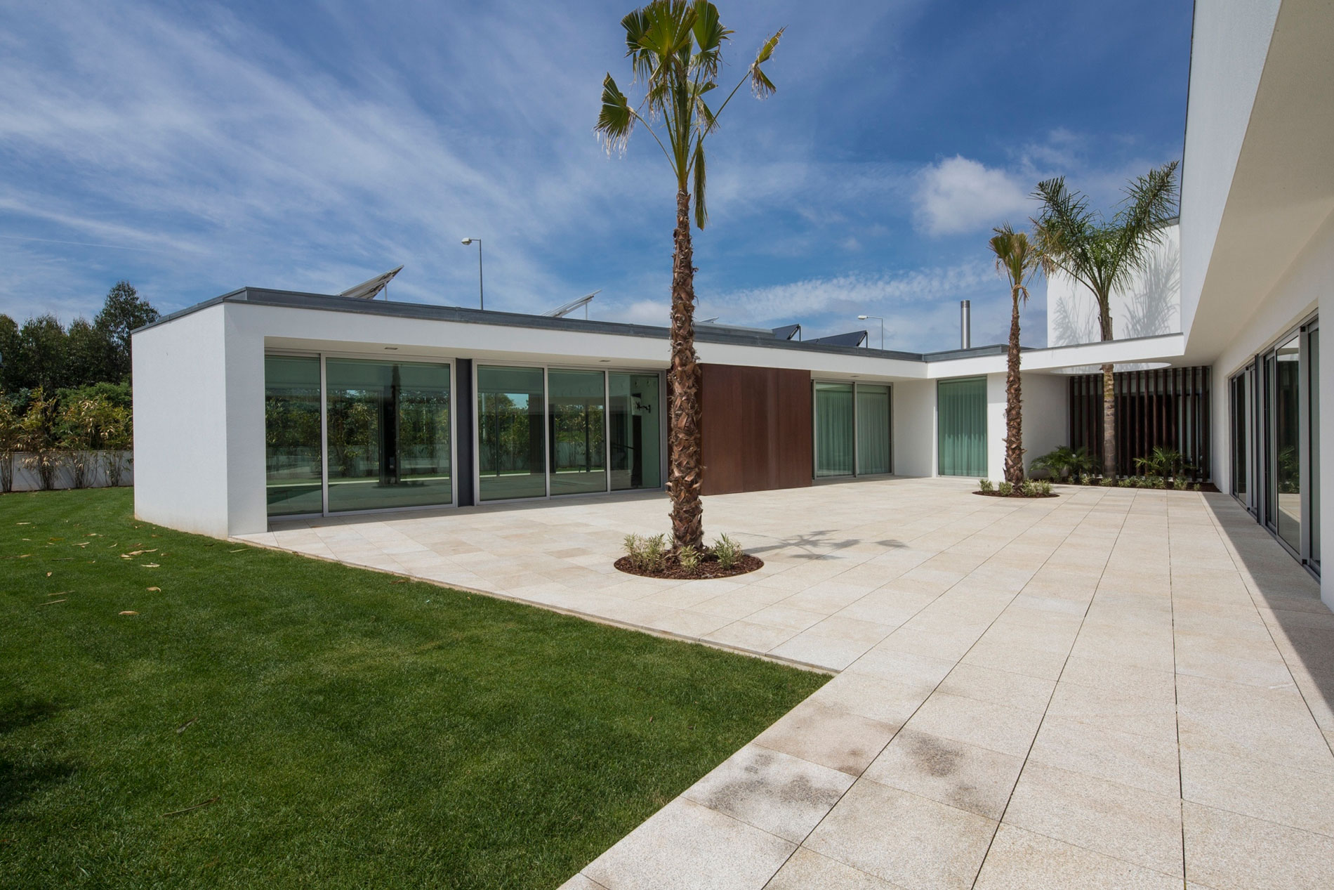 A Stylish and Functional Modern Home with a Luminous Character in Anadia, Portugal by Atelier d’Arquitectura J. A. Lopes da Costa (6)