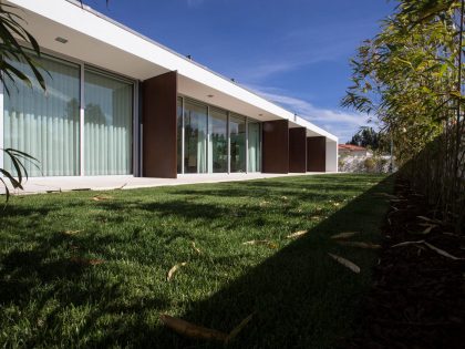 A Stylish and Functional Modern Home with a Luminous Character in Anadia, Portugal by Atelier d’Arquitectura J. A. Lopes da Costa (7)