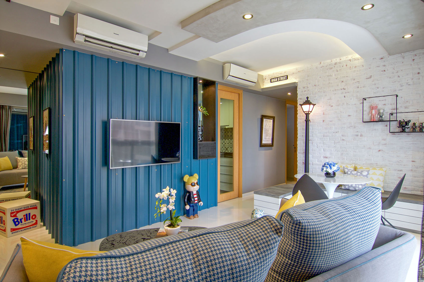 A Stylish and Vibrant Modern Home Filled with Art in Singapore by KNQ Associates (1)