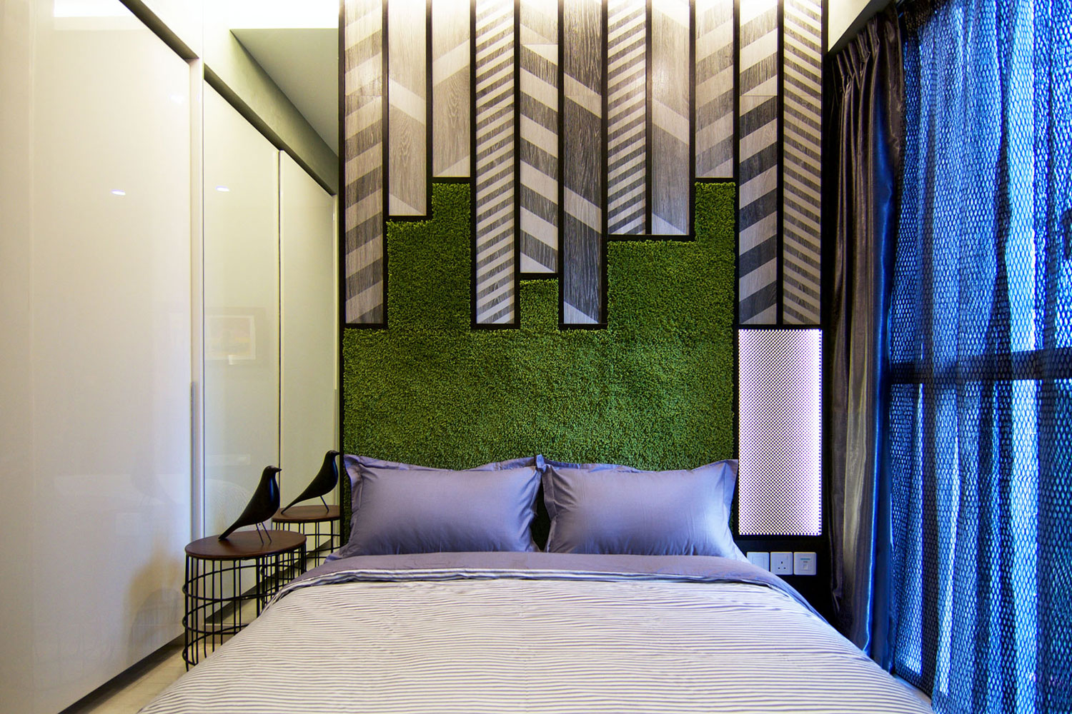 A Stylish and Vibrant Modern Home Filled with Art in Singapore by KNQ Associates (14)