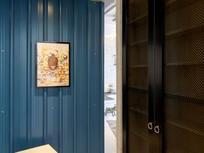 A Stylish and Vibrant Modern Home Filled with Art in Singapore by KNQ Associates (4)
