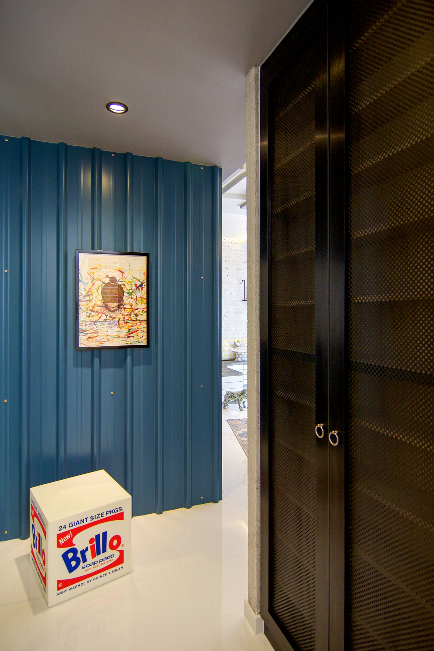 A Stylish and Vibrant Modern Home Filled with Art in Singapore by KNQ Associates (4)